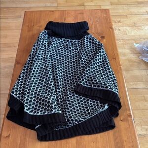 Black and White Houndstooth Poncho